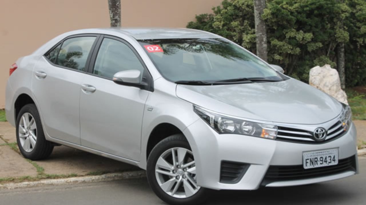 el Toyota Corolla GLI 1.8 MT une comodidad, economía y control total al volante.