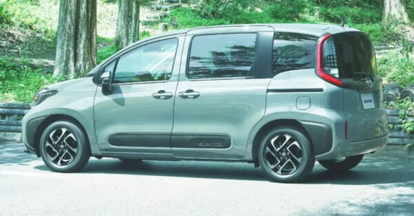 'Chevrolet Spin' da Toyota tem motor híbrido, tração nas quatro rodas e pode virar sala de estar ou escritório com kit opcional — conheça a Sienta Juno
