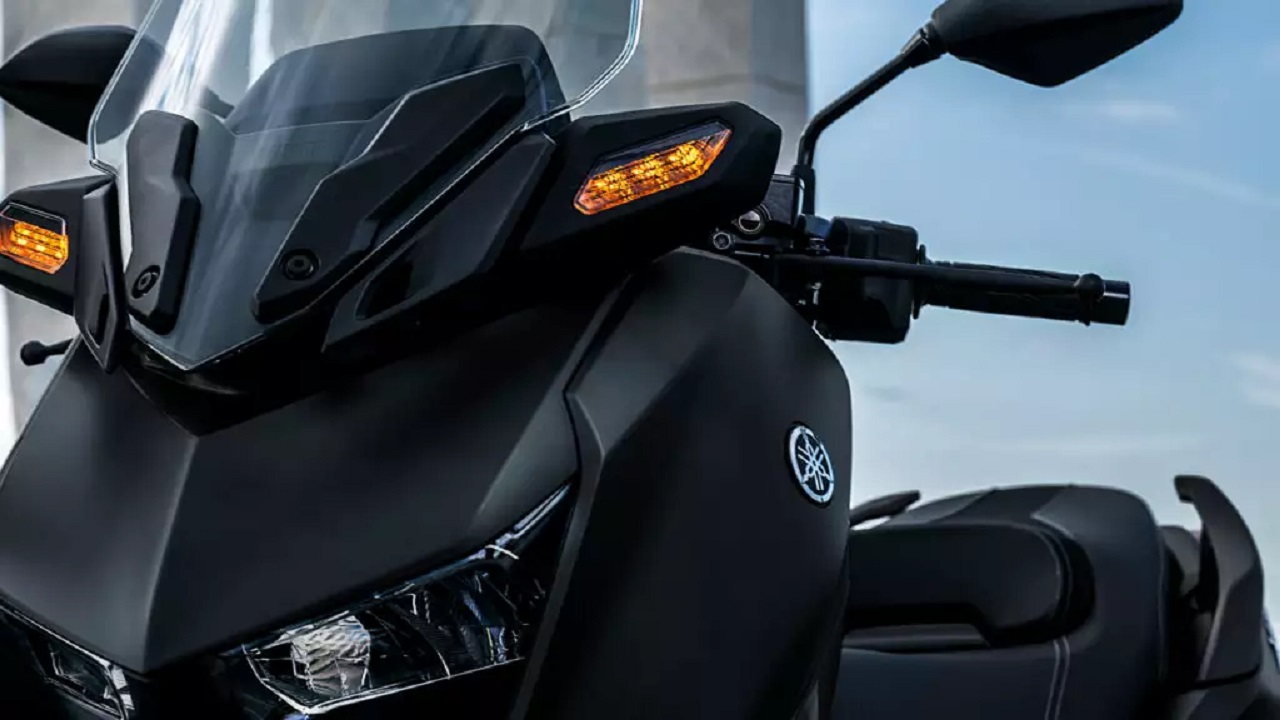 Custando R$ 28 mil, Yamaha XMAX 250 2024 faz até 33 km/L, roda mais de 500 km com um tanque e é mais barata que uma geladeira smart de luxo