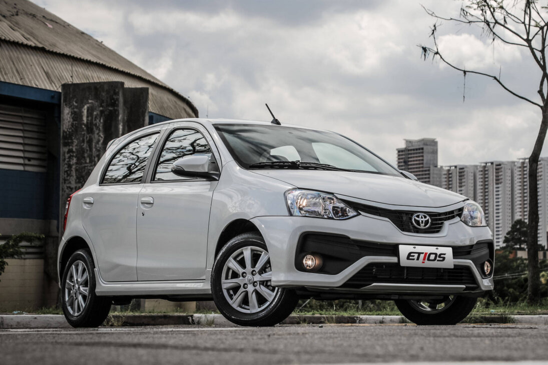 coches que consumen poco combustible Toyota Etios 1.5 2018