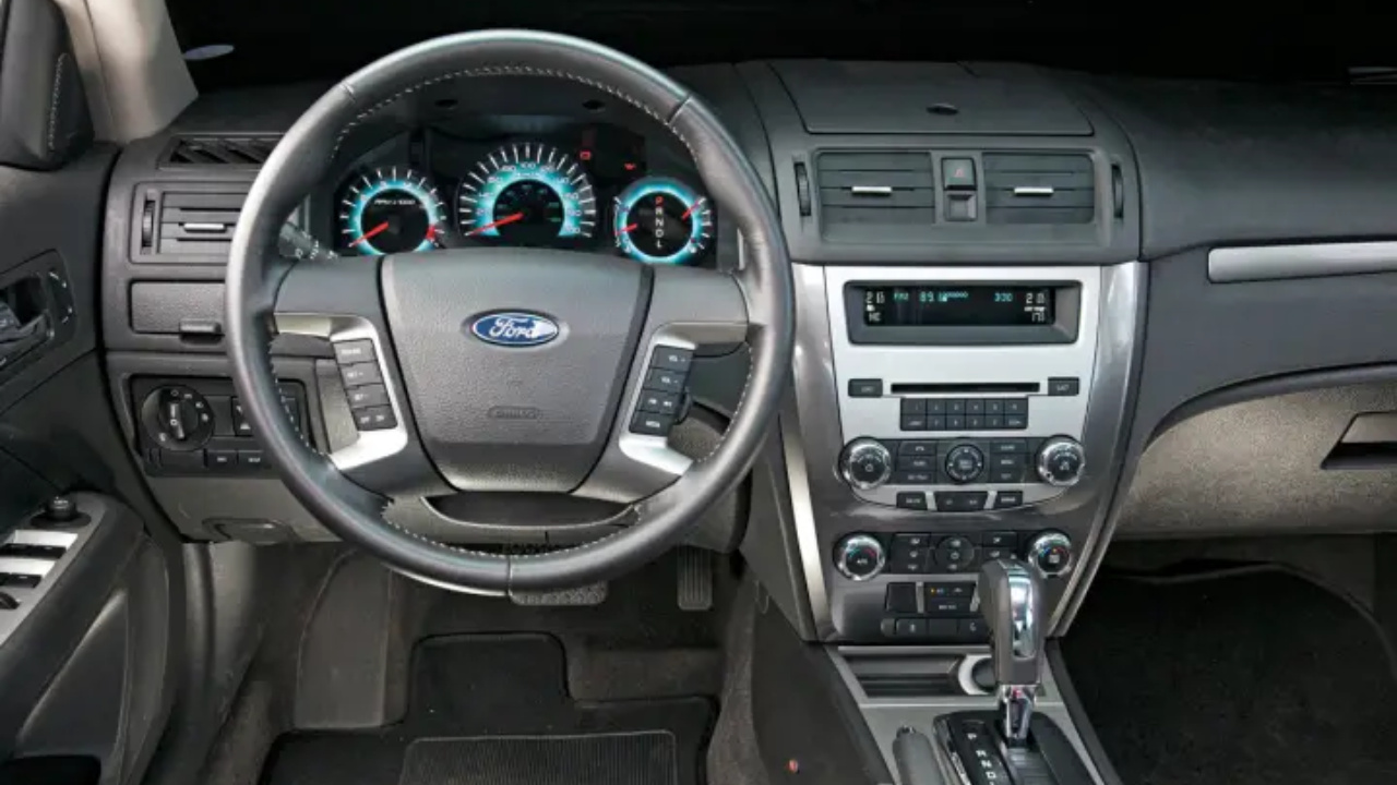 El Ford Fusion 2008 es uno de los coches usados más buscados del mercado de sedanes medianos-grandes. Descubre su historia en Brasil, rendimiento, equipamientos, mantenimiento y principales problemas reportados por los dueños. Fuente: Quatro Rodas