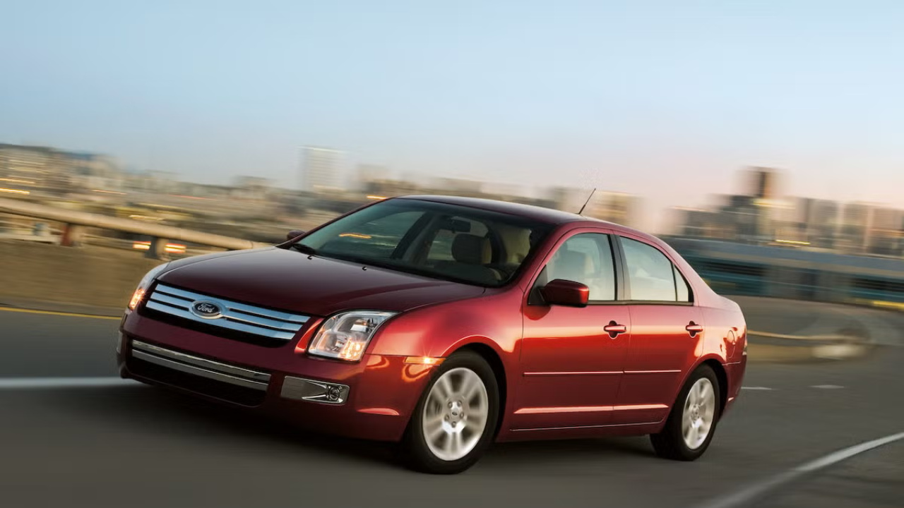 Ford Fusion generó gran competencia entre modelos semejantes de la época. Fuente: Car and Driver