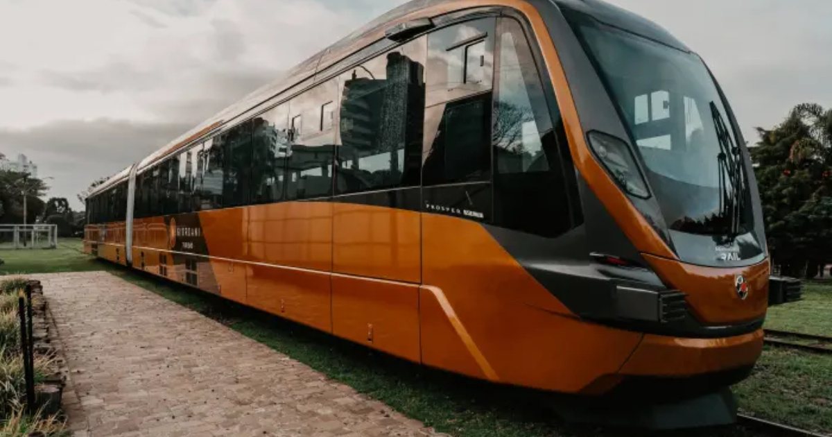 Explora viajes sobre rieles en Brasil con una locomotora histórica, paseos por viñedos, túneles en la selva y rutas ferroviarias imperdibles. (Giordani-Turismo – Divulgación)