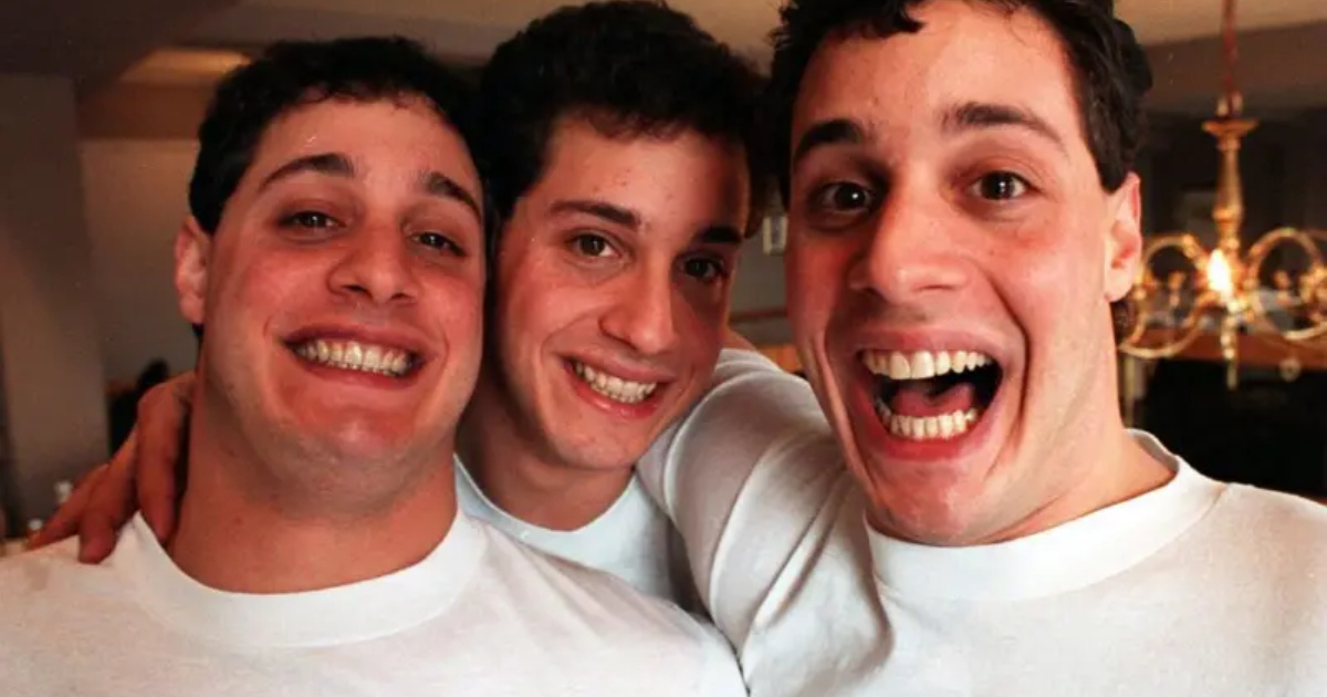 Tres hermanos idénticos fueron separados al nacer y filmados en un experimento secreto. El misterio solo será revelado en 2065. Entiende el caso. (Foto: Mark Hinojosa/Newsday)