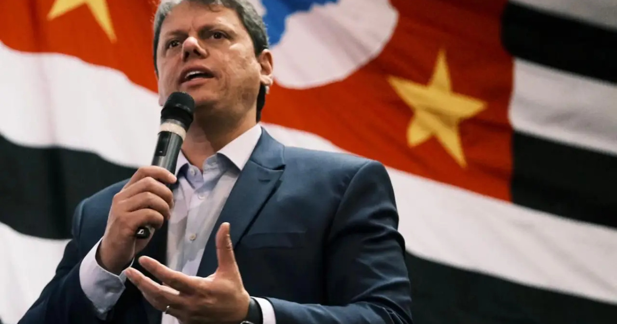 Tarcísio alerta para “epidemia” de crimes com motos em SP e lança ação com câmeras para combater placas falsas e quadrilhas. (Foto: Veja)