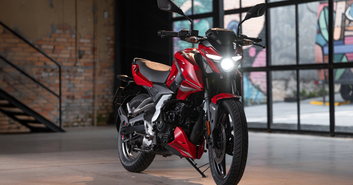 Pulsar N150 llega a Brasil con ABS, panel digital, consumo de até 50 km/l e tanque de 14 litros. Preço competitivo. (Foto: bajaj)