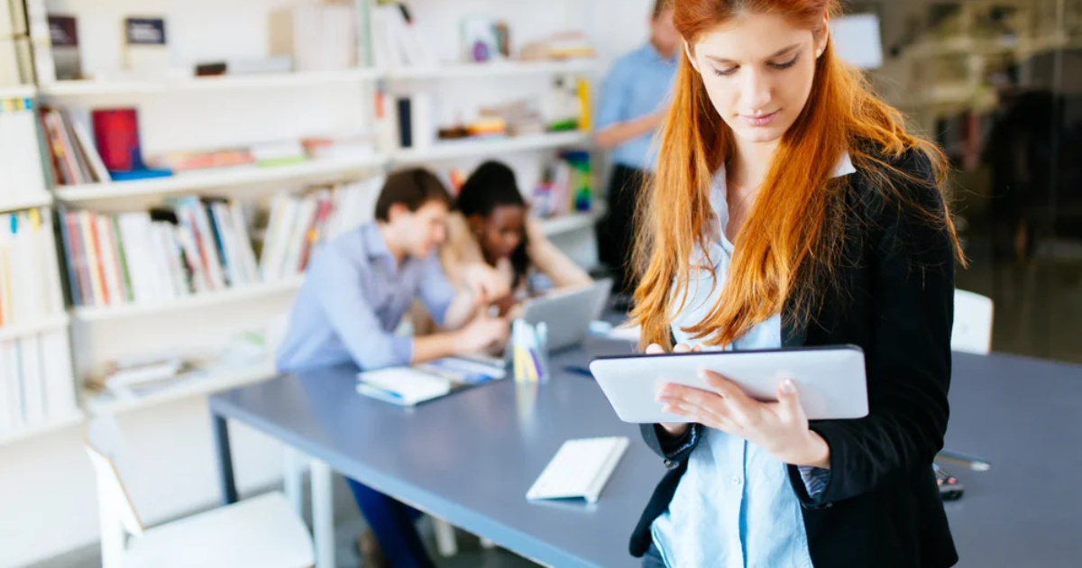 Gestores de marketing digital que dominan datos y presencia online pueden alcanzar salarios superiores a R$ 20 mil por mes en Brasil.