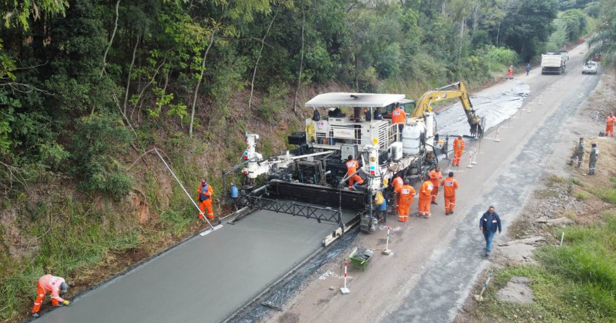 La carretera SC-305 recibe R$ 120 millones en pavimento de concreto, corredor estratégico para granos y proteína animal en el Extremo Oeste.