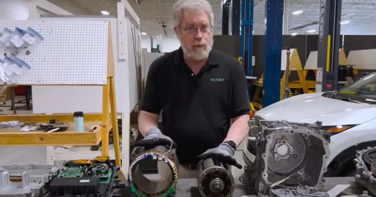 Descubre cuál motor eléctrico consume menos energía en la carretera y cómo el EESM supera al PSM en eficiencia y autonomía en alta velocidad. ( Reproducción/ Munro Live YouTube)