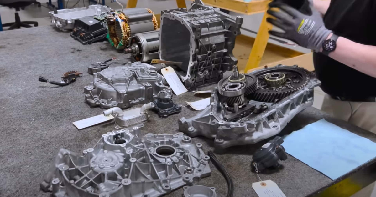 Descubre cuál motor eléctrico consume menos energía en la carretera y cómo el EESM supera al PSM en eficiencia y autonomía en alta velocidad.