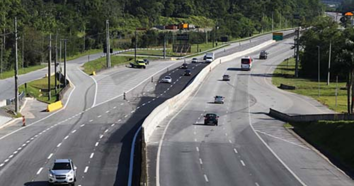 Obras en la carretera Padre Manoel da Nóbrega ya aplicaron R$ 134 millones en mejoras, con nuevo asfalto, vehículos y peaje electrónico.