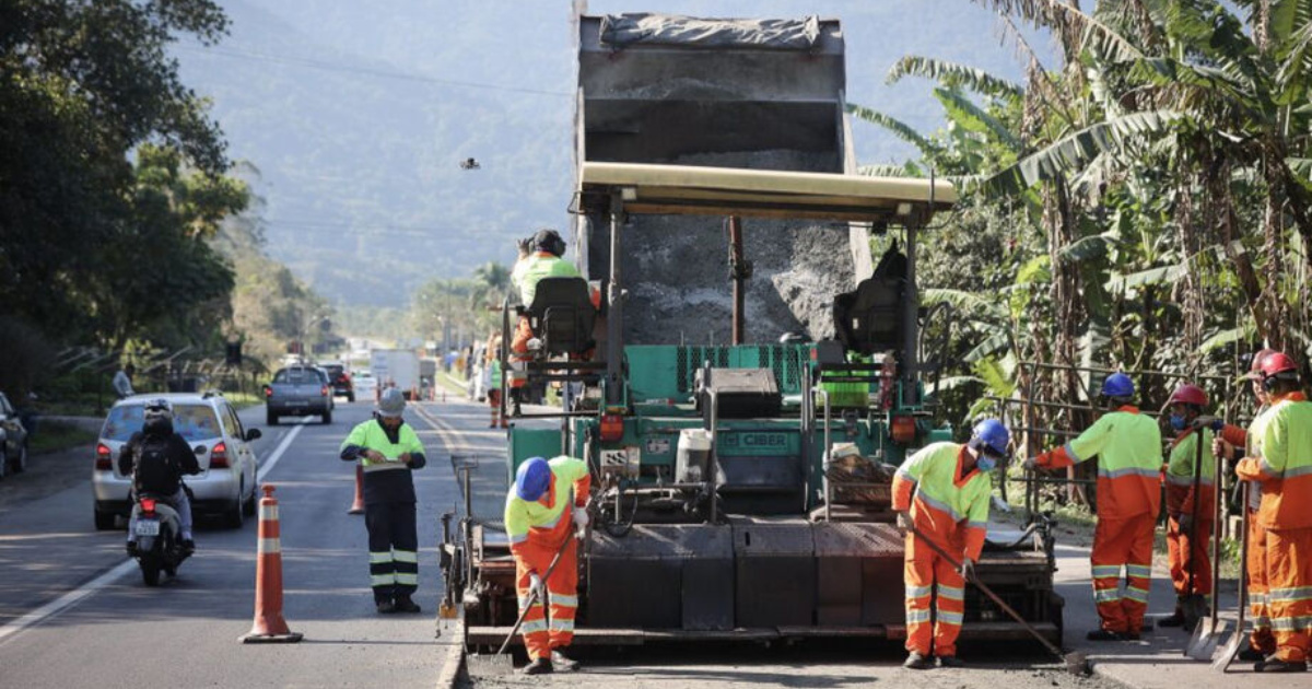Obras en la carretera Padre Manoel da Nóbrega ya aplicaron R$ 134 millones en mejoras, con nuevo asfalto, vehículos y peaje electrónico.