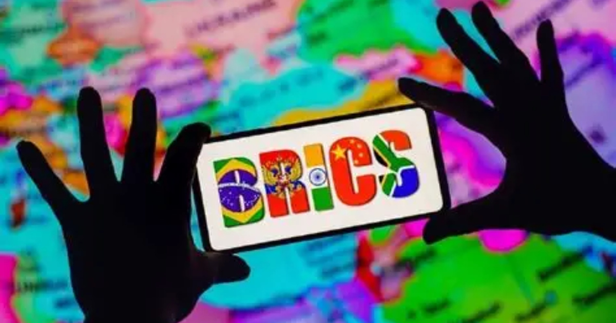 Brics Pay, inspirado no Pix, debe ser lanzado en 2025 para reducir costos internacionales, contornar el SWIFT y disminuir el uso del dólar.