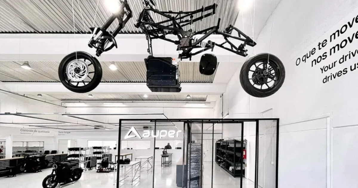 Auper lanza fábrica en Joinville y apuesta en motos eléctricas 100% nacionales con precios a partir de R$ 25,9 mil. (Foto: Divulgação)