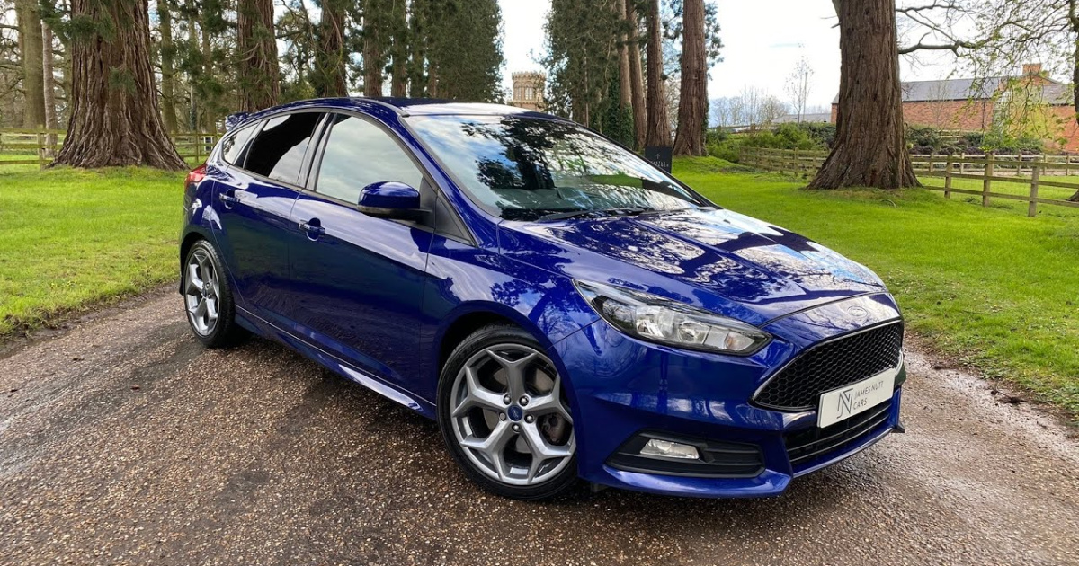 Descubra 5 carros usados hasta R$ 60 mil que entregan más potencia, rendimiento y comodidad que modelos 1.0 populares.