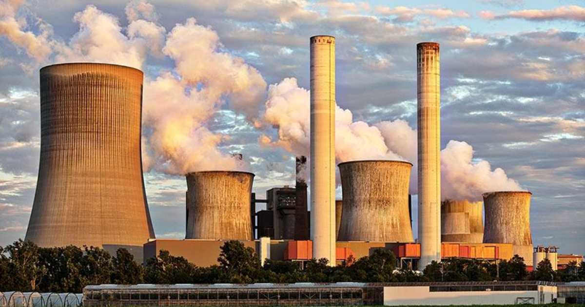 China invierte en energía limpia en el Sudeste Asiático, pero enfrenta críticas por contaminación de ríos y minería de níquel.