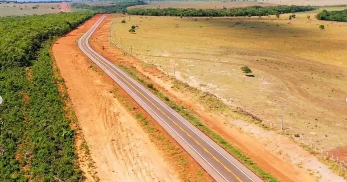 La obra de la BR-419/MS tiene un costo ajustado a R$ 124 millones. El proyecto es estratégico para la Ruta Bioceánica y sigue hasta 2026.