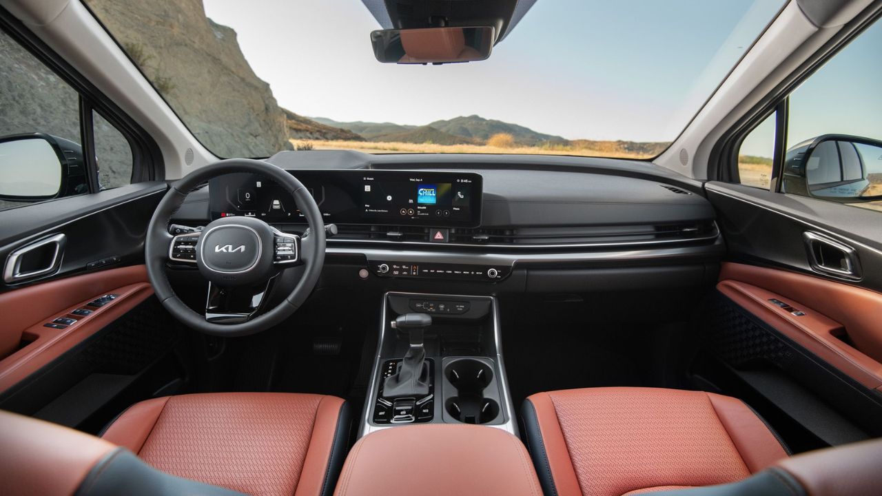 O segmento de minivans perdeu espaço no Brasil, mas ainda resiste em 2025 com apenas três modelos à venda. Descubra quais são eles, suas versões, preços e características.