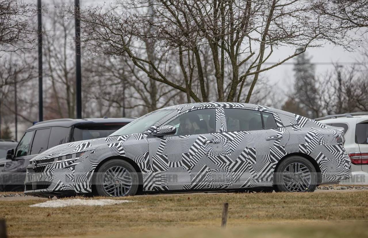 Nissan Versa 2026 renasce com novo visual após boatos de fim de linha: sedã compacto japonês terá dianteira redesenhada e identidade visual inédita para enfrentar Onix Plus e HB20S