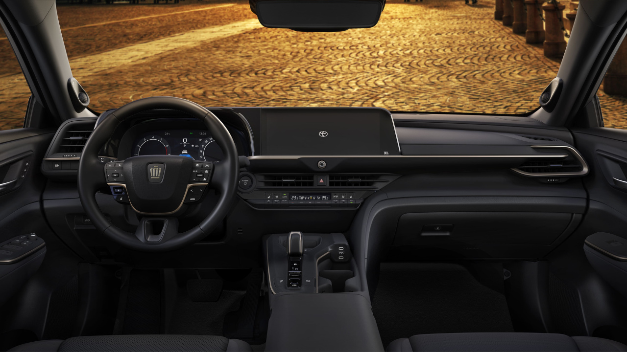 Panel del Toyota Crown presenta tecnología de punta.

Fuente: ToyotaUSA