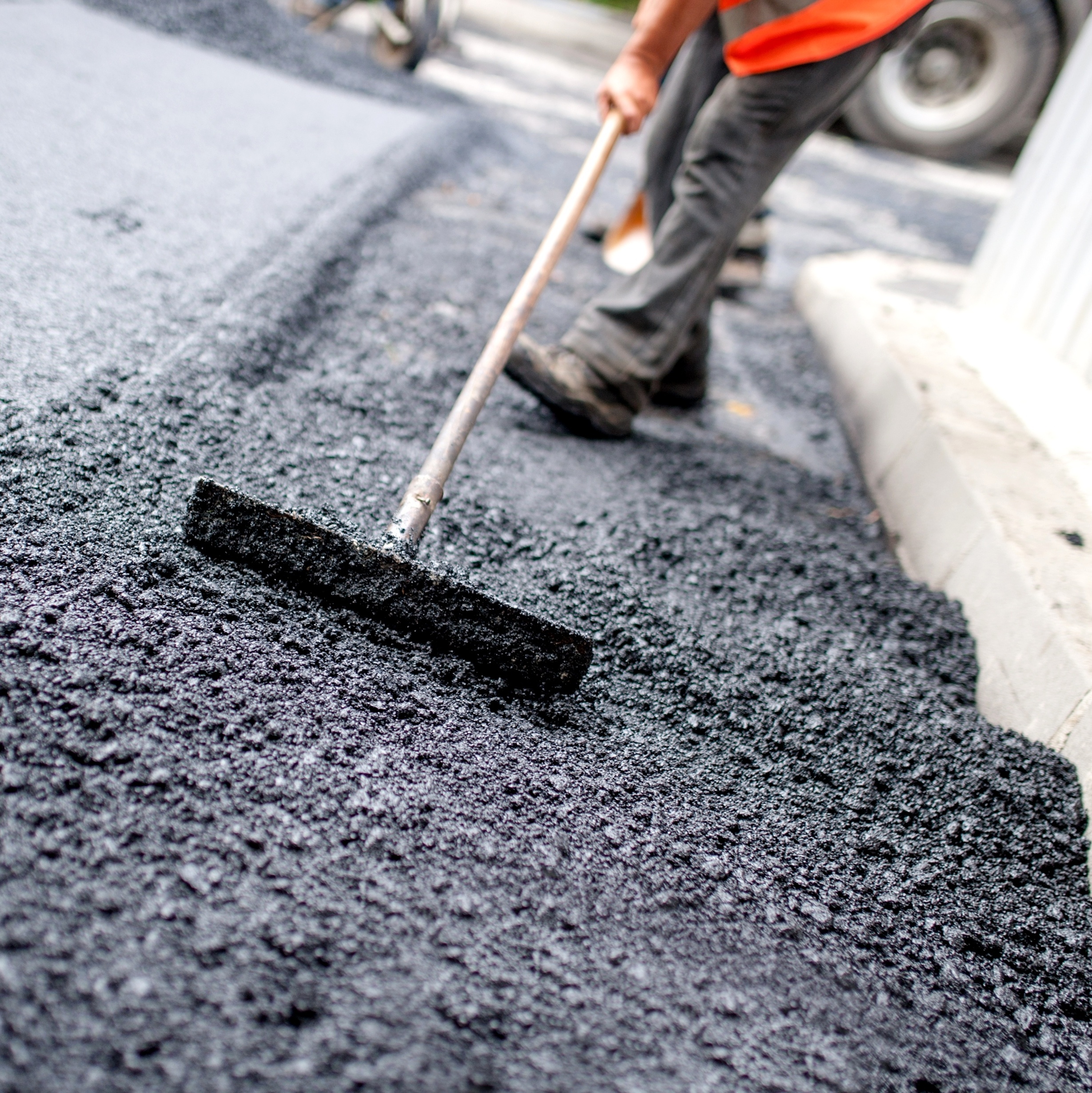 Sustentabilidade nas rodovias. Conheça a tecnologia e os trechos pioneiros no interior de São Paulo, o plástico reciclado reduz custos.