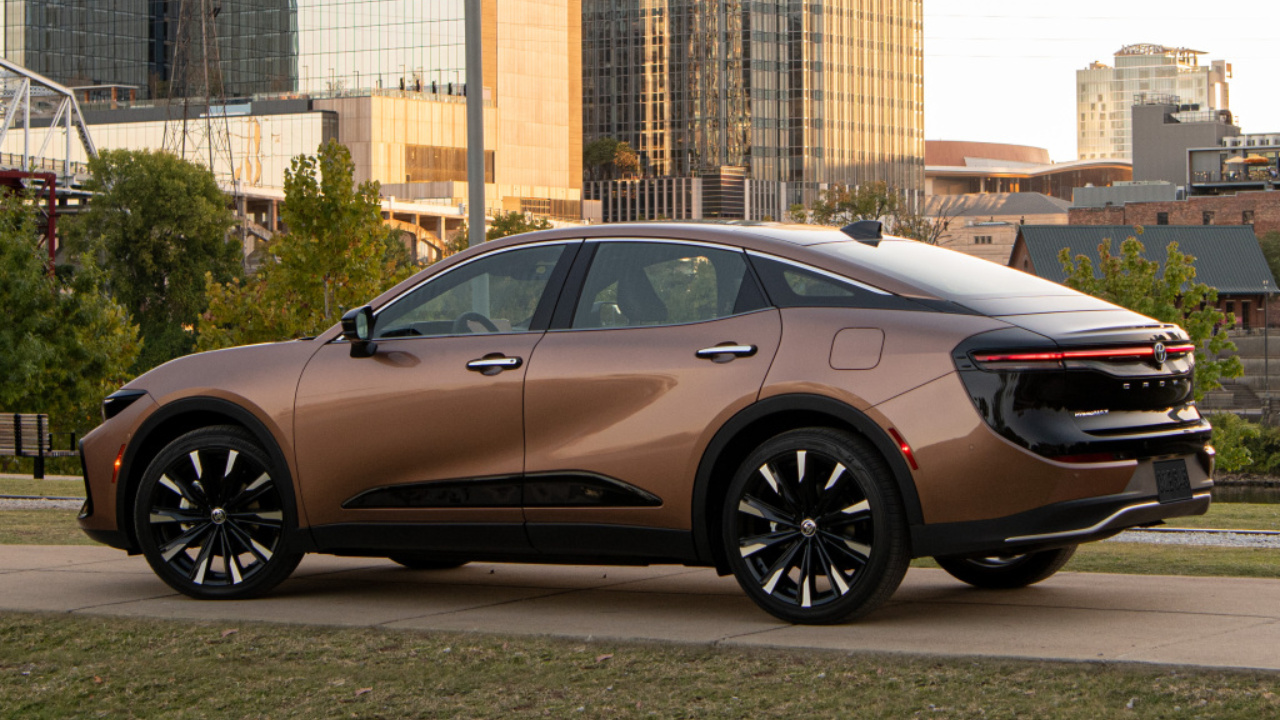 Toyota Crown

Fuente: ToyotaUSA