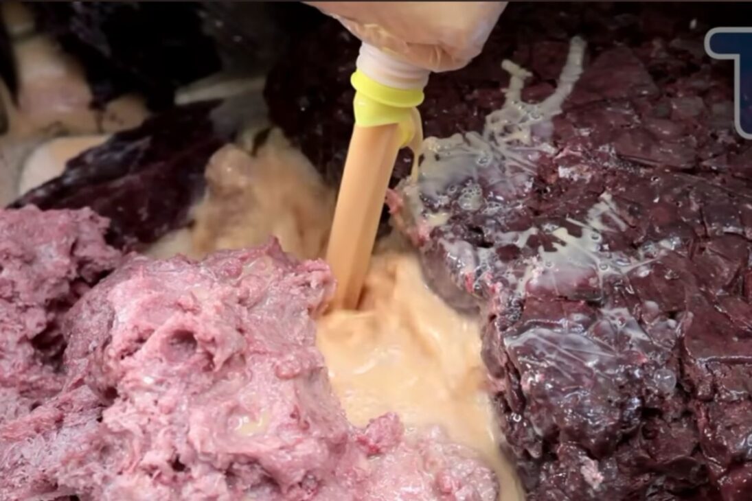 15 alimentos populares feitos com sobras moídas, corantes, conservantes e gases: gelatina, salsicha, nuggets, mortadela, sorvete, suco de caixinha e mais