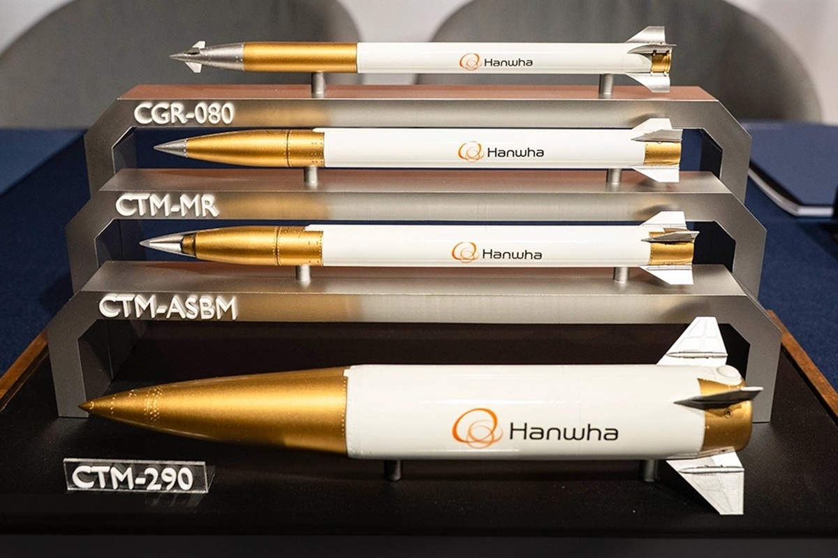 Hanwha Aerospace e BAE Systems unem forças para integrar GPS anti-interferência em mísseis Deep Strike, reforçando precisão e interoperabilidade para a OTAN.