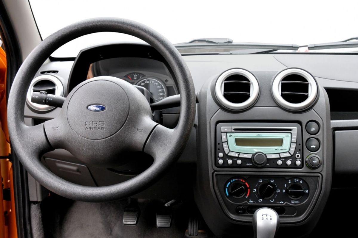 3 carros usados até 25 mil reais ideais para primeiro carro: agilidade do Ford Ka, espaço do Palio, simplicidade do Celta, mas com cuidados essenciais