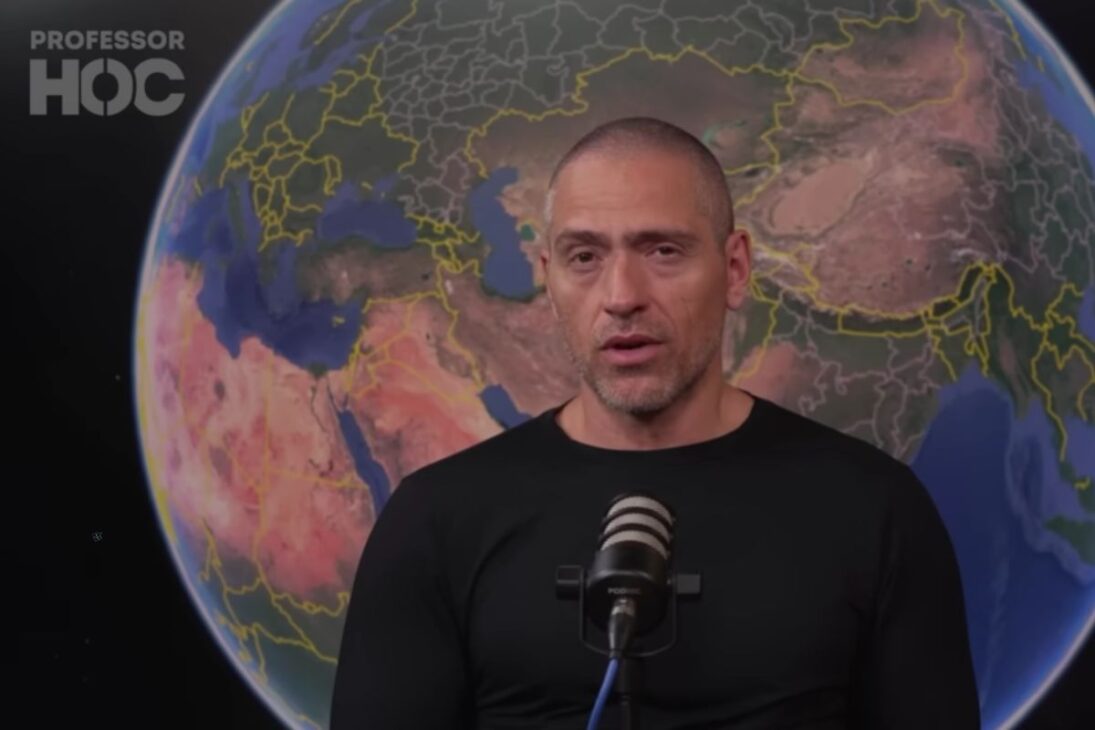 El Profesor HOC explica que, incluso cuando un líder define un heredero, el apoyo decisivo proviene del Ejército de Liberación Popular, que funciona como el “hacedor de reyes” de la política china.