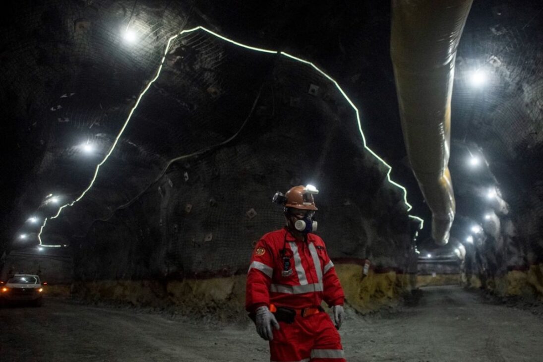 La mayor mina de oro de Brasil en profundidad que ya supera 1.600 metros de profundidad, recibe R$ 1,1 mil millones y asegura oro por décadas