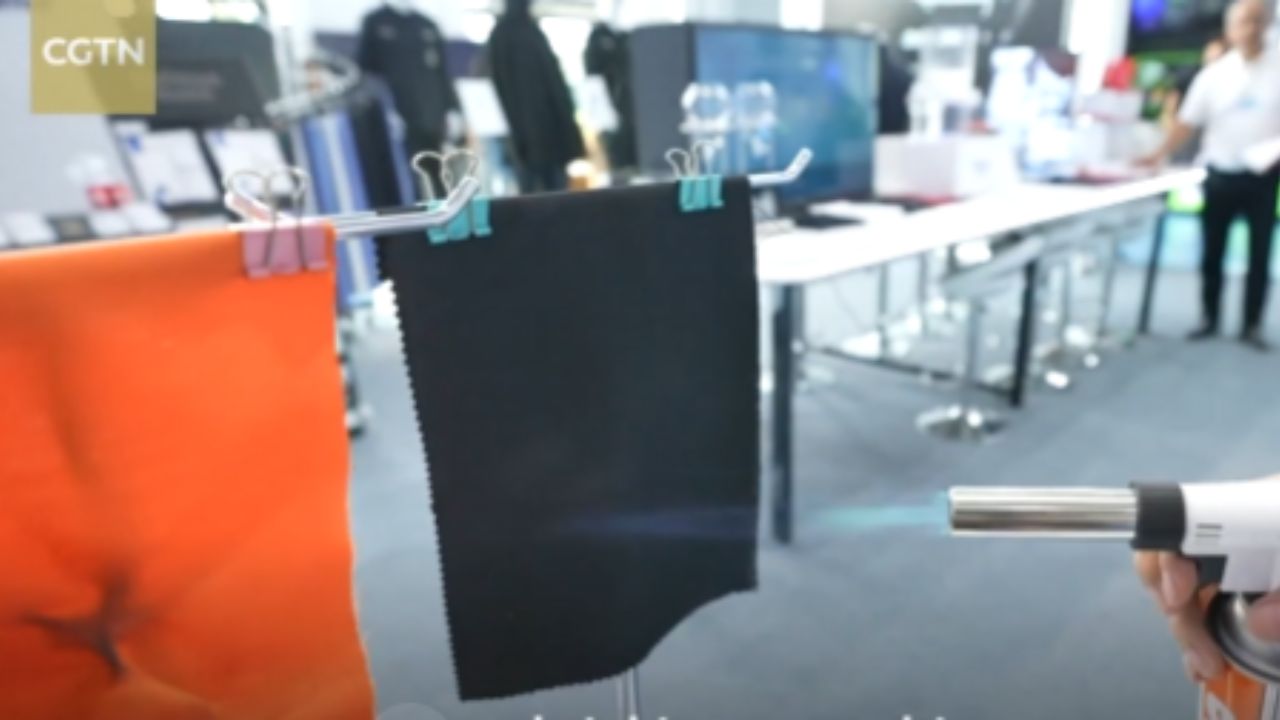 A nova arma contra o fogo: empresa chinesa cria tecido para bombeiros que resiste a 1.200 graus Celsius sem derreter ou encolher