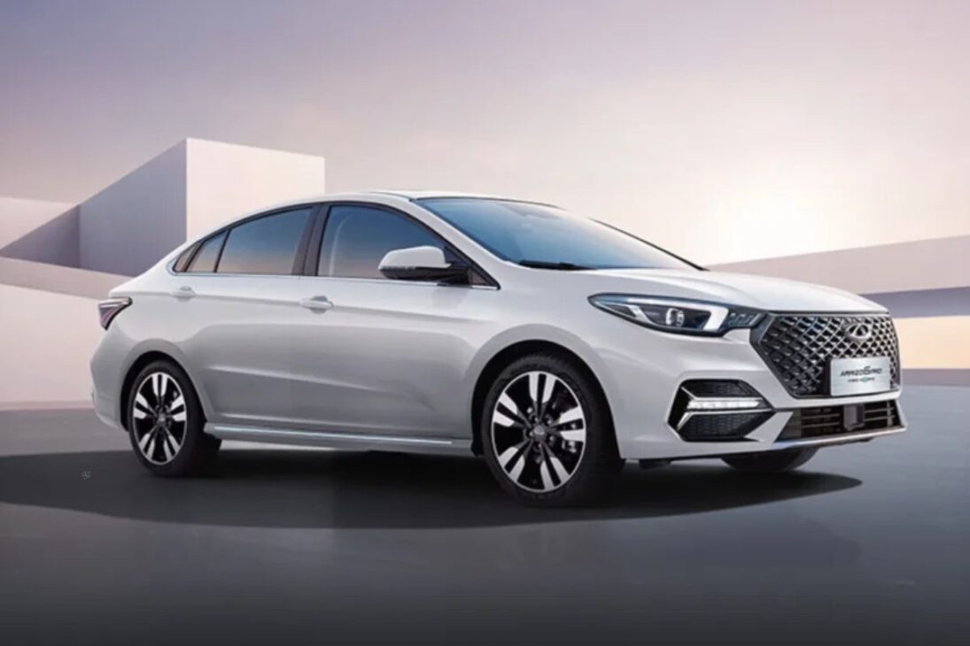 Arrizo 6 Pro Max Drive 2025 llega a R$ 141.990 con ACC, cámara 360° y techo solar; sedán mild-hybrid 48V suma hasta 160 cv y freno de mano eléctrico