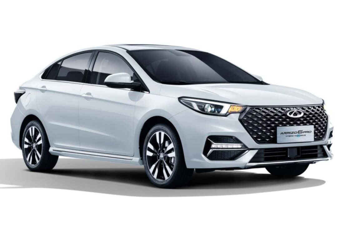 Arrizo 6 Pro Max Drive 2025 de R$ 141.990 trae techo solar, ACC y cámara 360º; híbrido leve 48V reduce maletero y mantiene eje rígido