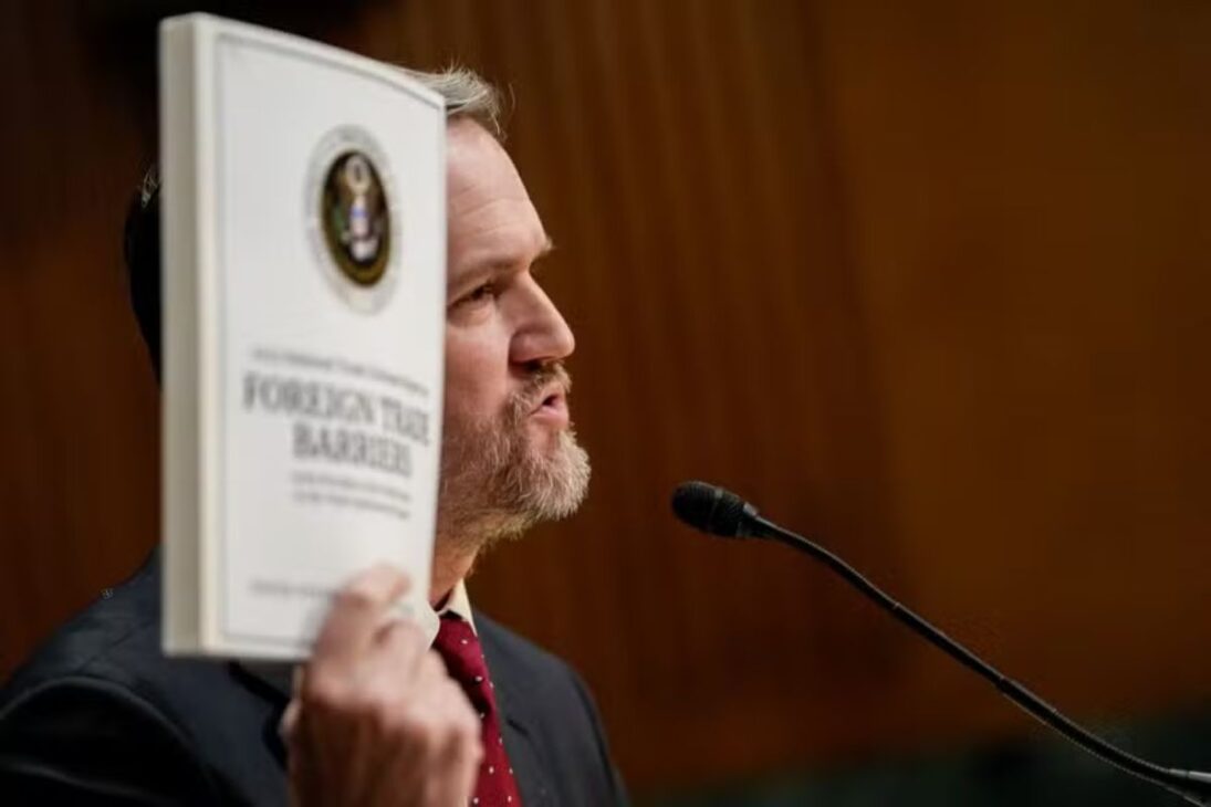 La Sección 301 es un instrumento legal creado en 1974 que permite a los EE. UU. investigar prácticas comerciales consideradas desleales y aplicar represalias. 