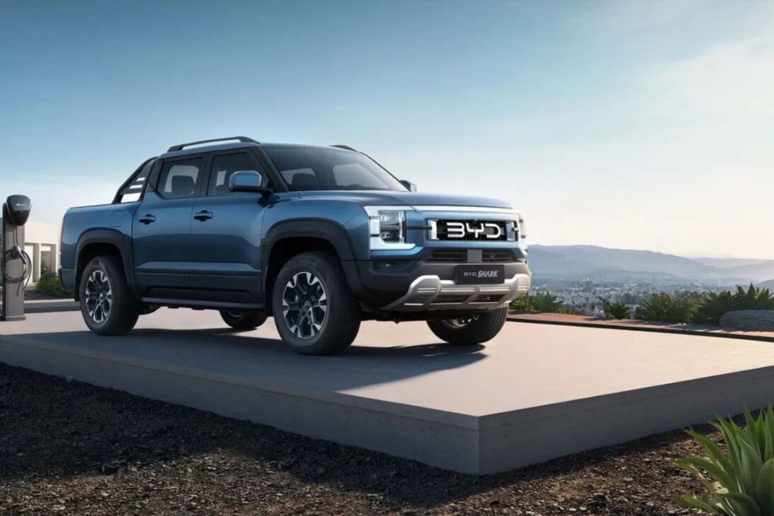 La BYD Shark híbrida es Mayor que la Hilux y Promete 435 cv, 70 kgfm, 100 km Solo en Eléctrico y 800 km en Híbrido, Conforto Alto, Pero Menor Capacidad de Trabajo