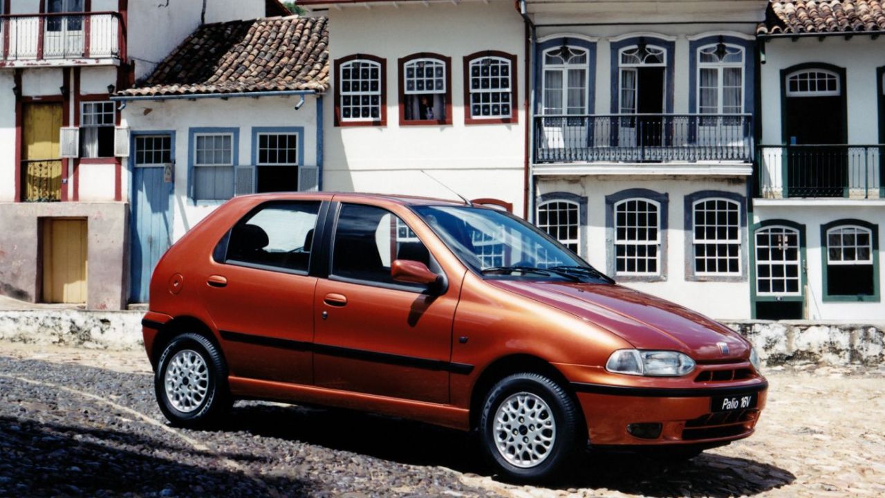 Descubre los coches que tuvieron éxito solo en Brasil, como Jeep Renegade, Honda HR-V, Fiat Palio, Hyundai Tucson y Nissan Kicks, y entiende por qué conquistaron al público brasileño.