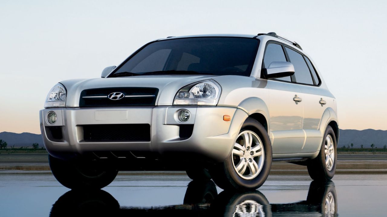 Descubre los coches que tuvieron éxito solo en Brasil, como Jeep Renegade, Honda HR-V, Fiat Palio, Hyundai Tucson y Nissan Kicks, y entiende por qué conquistaron al público brasileño.