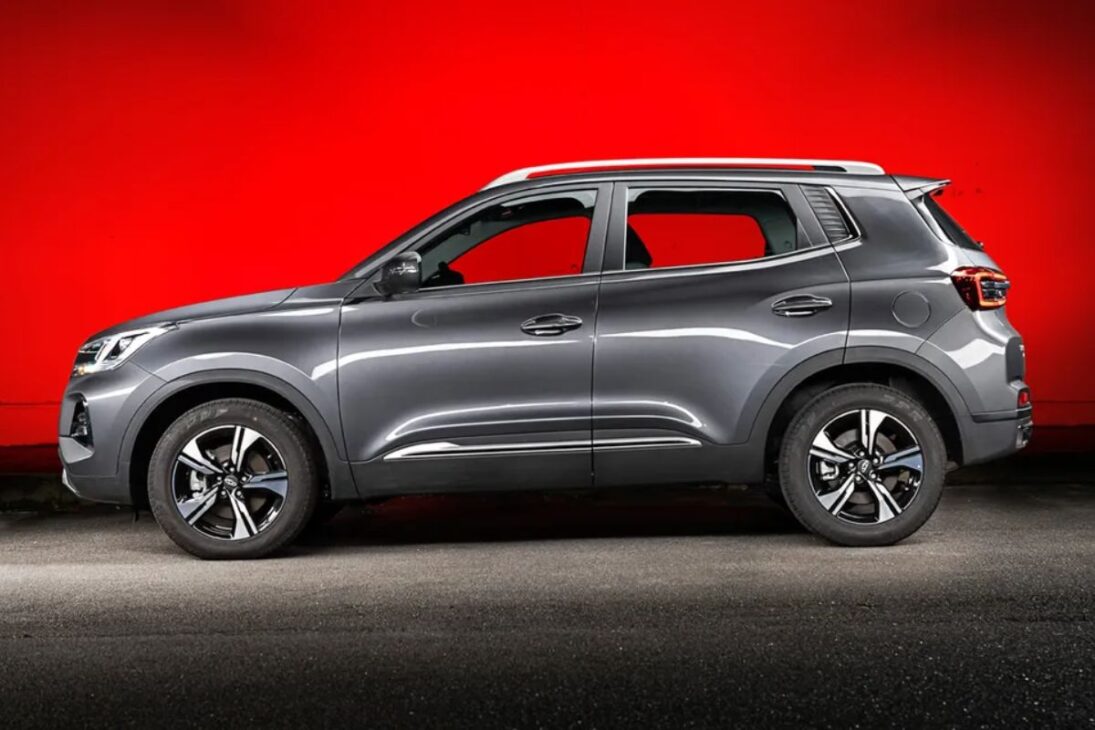 El principal cambio del nuevo Tiggo 5X Sport es la adopción de llantas de 18 pulgadas con neumáticos Pirelli Scorpion, antes exclusivas de la versión Pro.