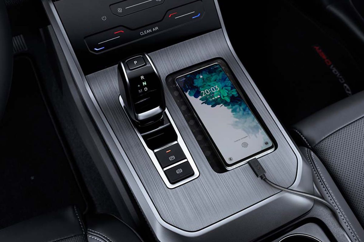 Suspensão traseira independente + rodas aro 18 de série no Tiggo 5X Sport 2026 — pacote raro nessa faixa de R$ 121,9 mil.