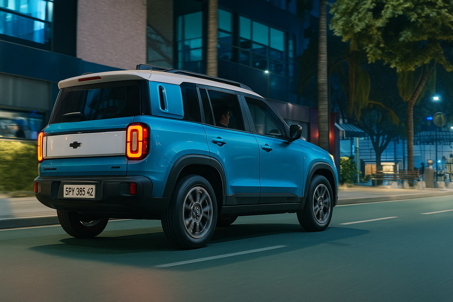 Chevrolet Spark EUV azul 2025 em movimento em avenida iluminada à noite com design moderno, lanternas em LED e estilo robusto de SUV elétrico