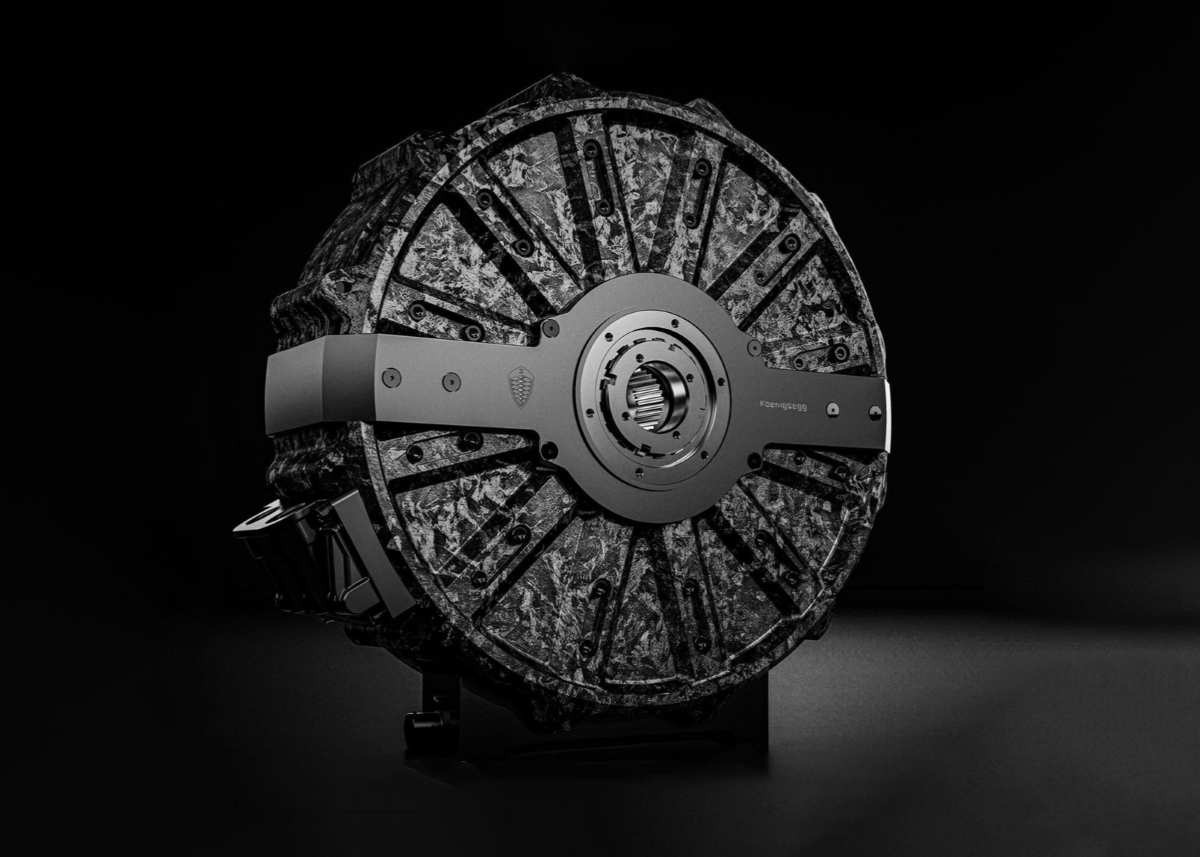 Koenigsegg lança motor elétrico Dark Matter de 39 kg e 800 cv, com arquitetura axial-radial e estreia no hipercarro híbrido Gemera.