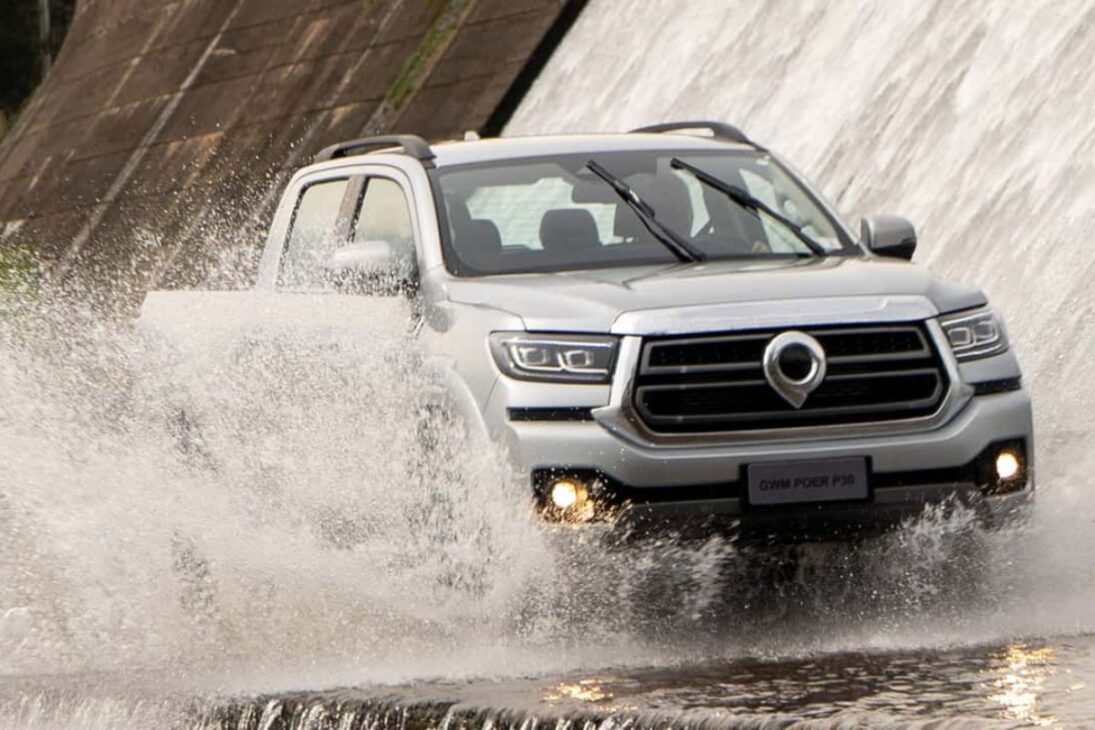 La GWM POER P30 se estrena en Brasil por R$ 220 mil, pero especialistas como Fernando Dupas alertan que la pickup puede repetir el fracaso de la Fiat Titano en el segmento de pickups medianas, por limitaciones de motor y red de concesionarios.