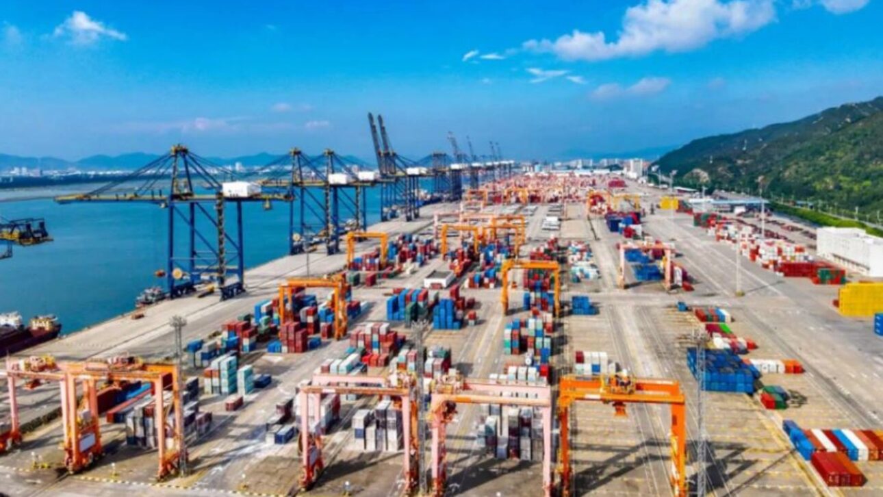 Foto de la inauguración de la ruta Brasil-China en el Puerto de Santana, destacando exportaciones del agro y bioeconomía con menor flete." (Imagen: Embajada de China en Brasil / Divulgación)