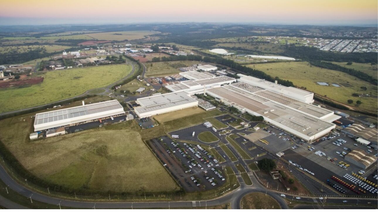 Fábrica de Mitsubishi en Catalão (GO). Japonesa puede expandir su actuación más allá de los automóviles, con posible entrada en el sector de azúcar y etanol. (Imagen: Divulgación)