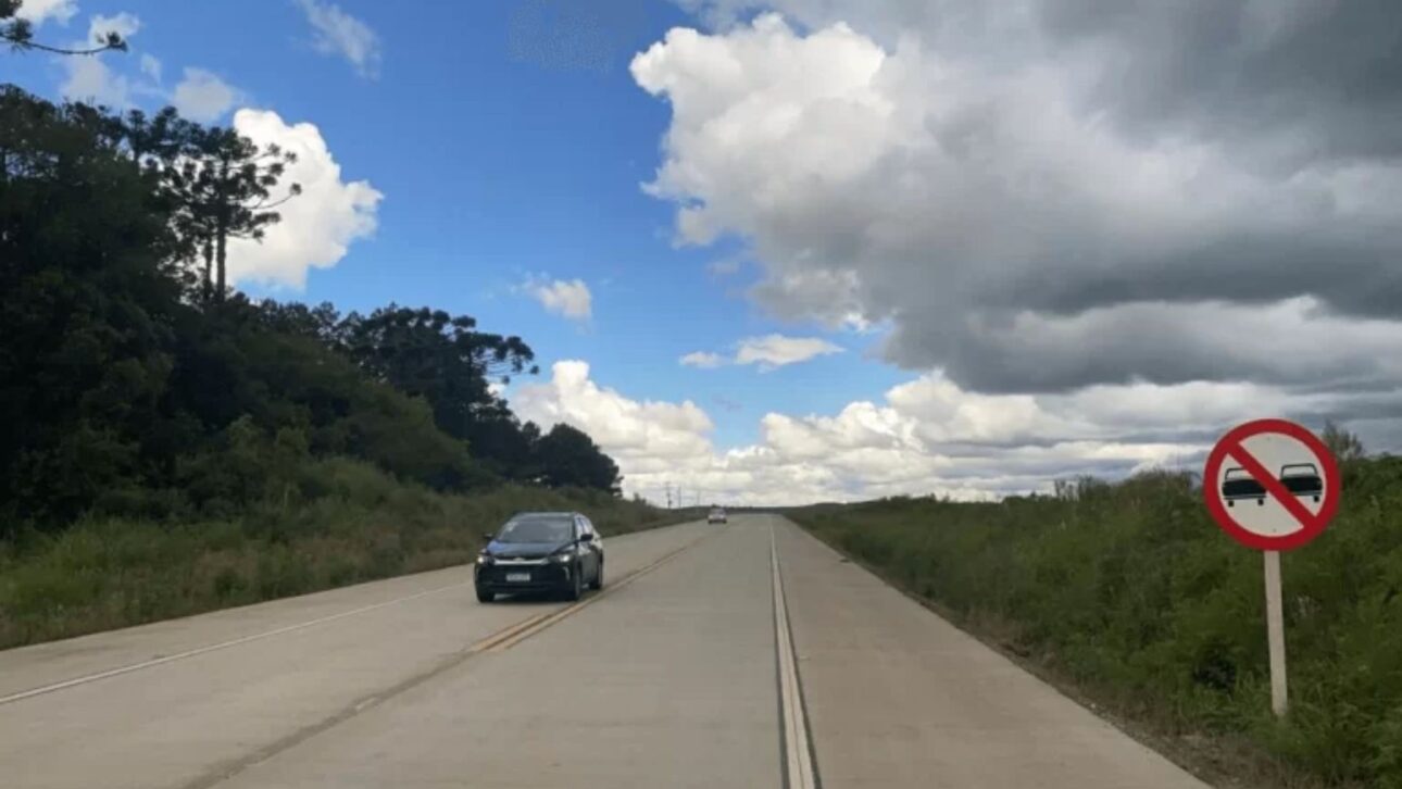 Paraná invierte R$ 3,1 mil millones en 500 km de rutas de concreto, con pavimentación rígida que garantiza más durabilidad, economía y seguridad.