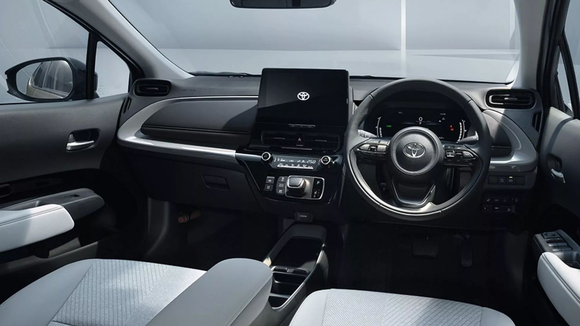 Toyota lança Aqua no Japão, hatch híbrido com design do Prius e motor do Yaris Cross, rival direto de Honda Fit e Nissan Note.