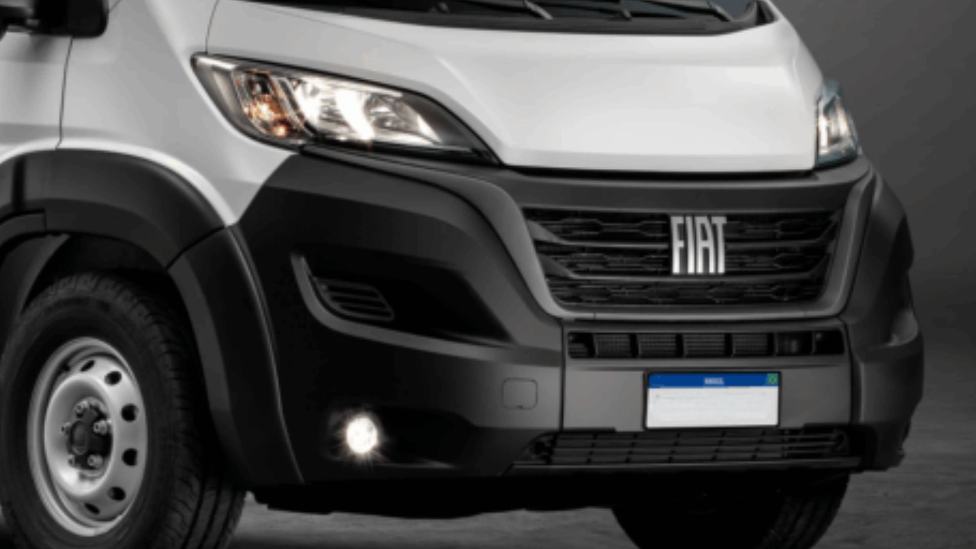 Fiat Ducato 2026 chega ao Brasil com motor 140 cv, até 13 m³ de carga, autonomia de 972 km e novas soluções de conectividade.