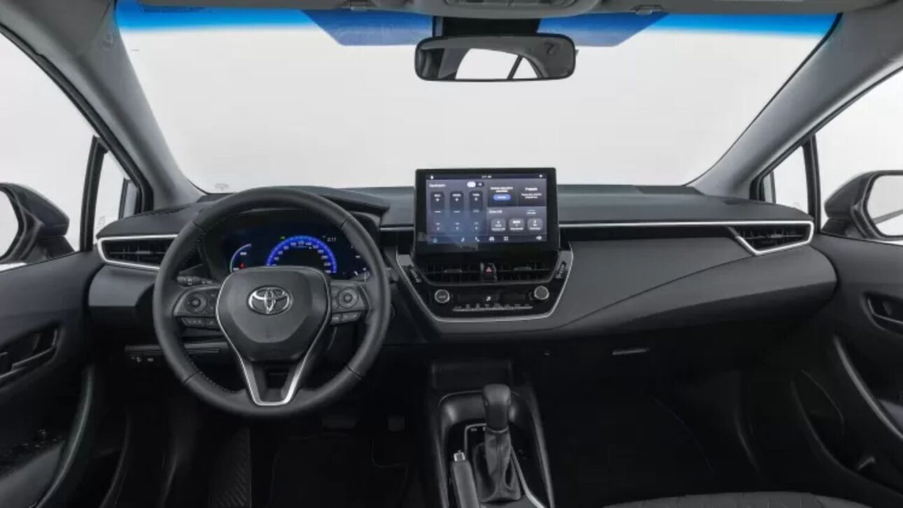 Toyota lanza Corolla GLi Hybrid con motor híbrido flex, consumo de 17,5 km/l, paquete ADAS de seguridad y garantía de hasta 10 años.