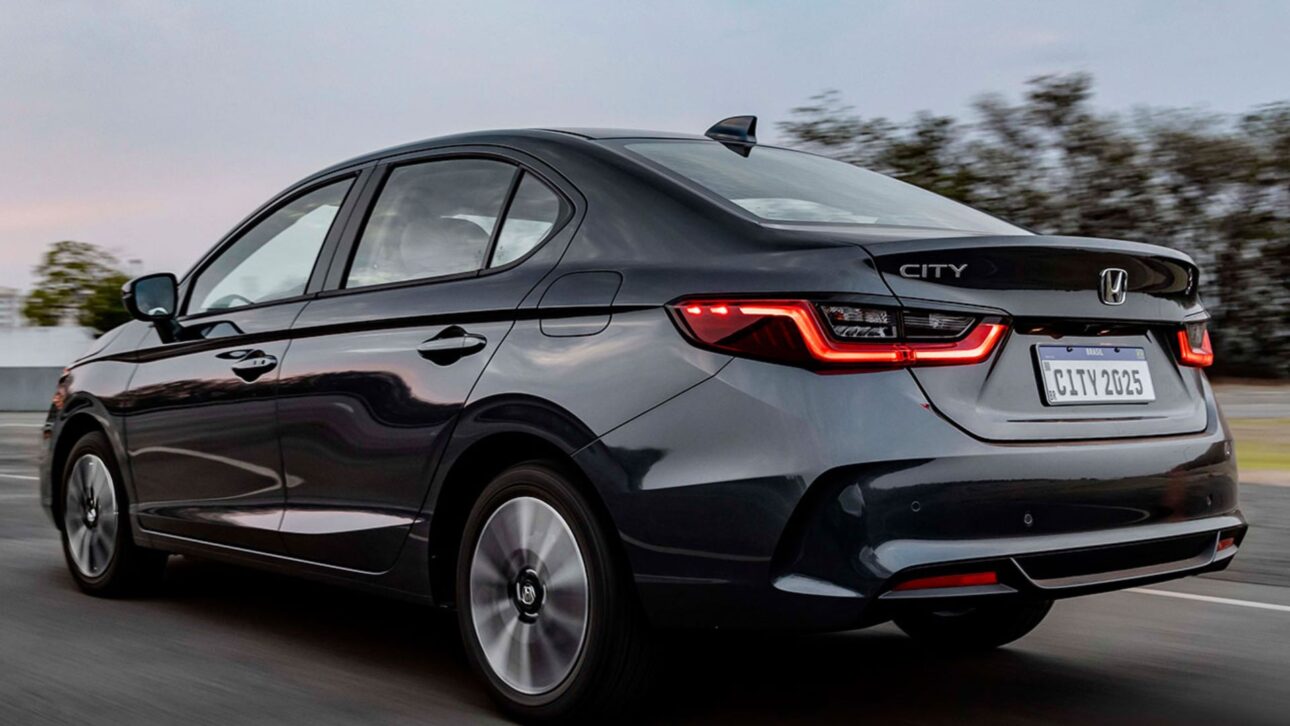 Honda City 2025 ofrece descuentos de hasta R$ 14,4 mil para PcD, con versiones equipadas, buen espacio interno y consumo eficiente.